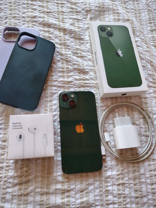 iPhone 13 Green + пълен комплект и аксесоари (калъфи, EarPods, зарядно)
