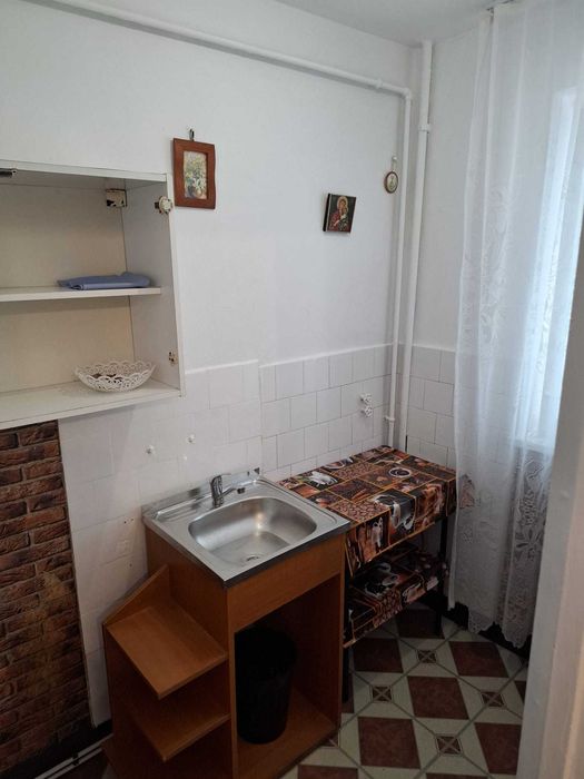 Garsoniera Craiovei de vanzare in bloc de apartamente