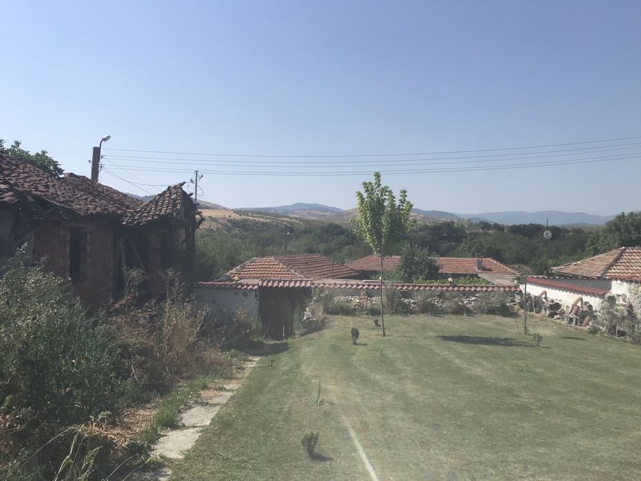 Имот в село Брягово на 50 км от град Пловдив в полите на Родопите