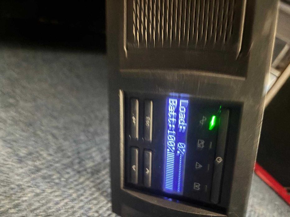 APC SMART UPS  X 2200 VA baterii noi