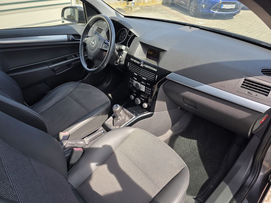 Opel Astra H - 1.6i 116CP - Xenon * Climatronic * Semi-Piele