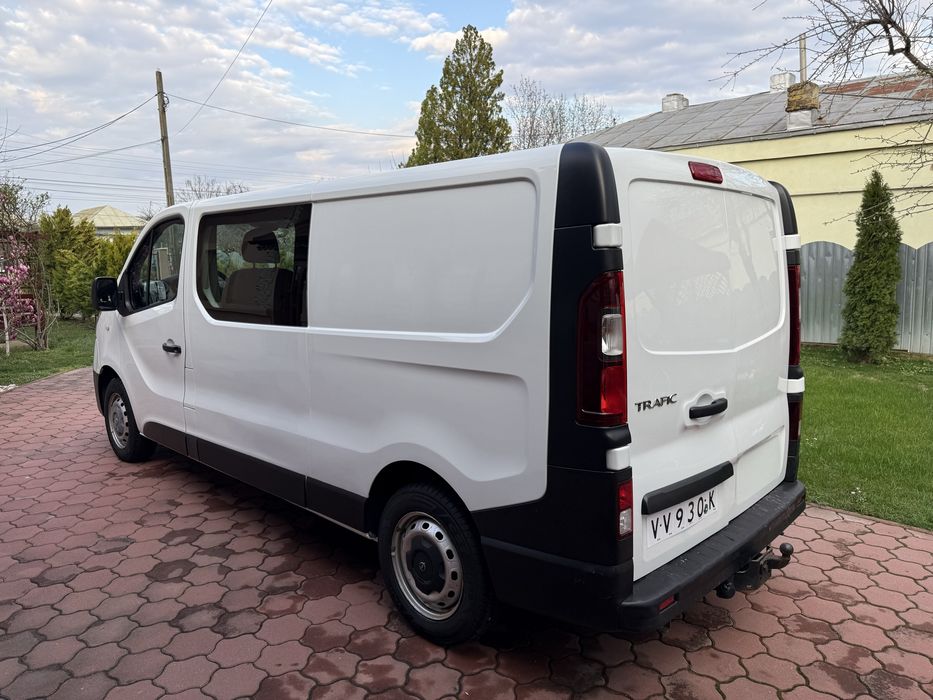 Renault Trafic 6 locuri varianta lunga