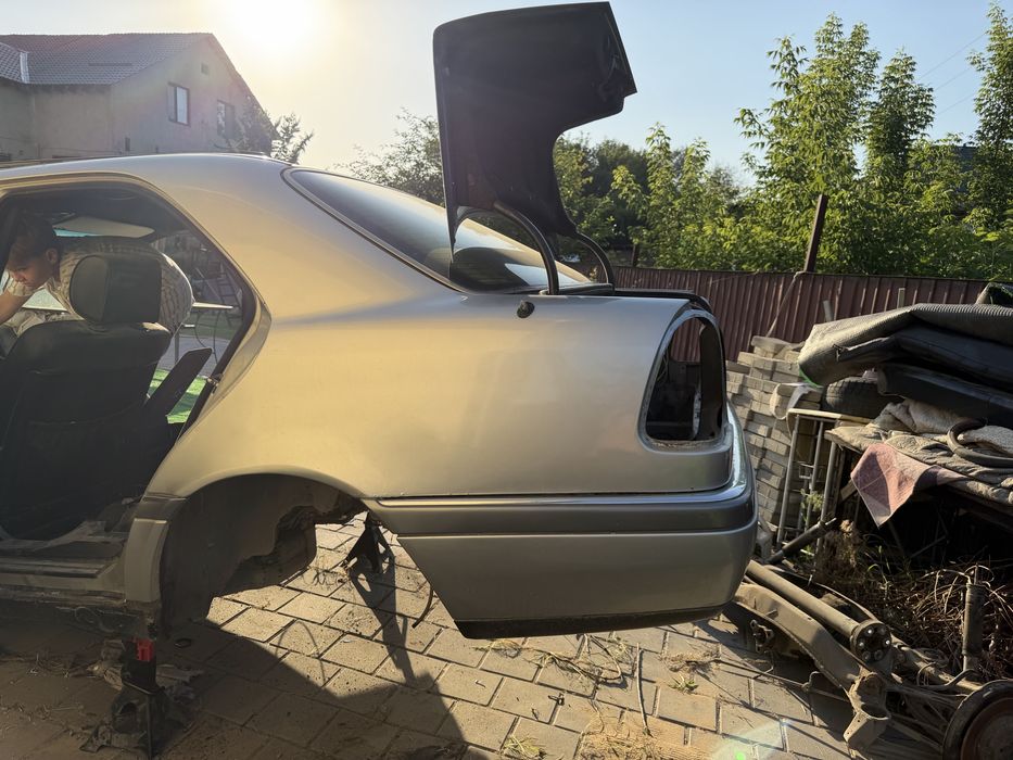 Продам на мерседес w202