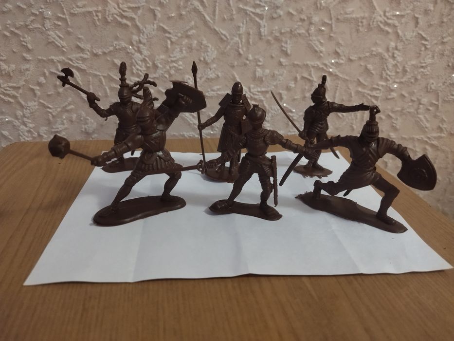 Продам солдатики -рыцари,викинги