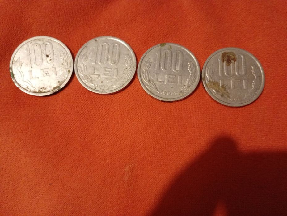 Vînd monede vechi din ani diferiți