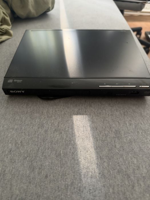 Dvd sony . Accepta toate tipurile de cd,dvd. Slot usb si card .