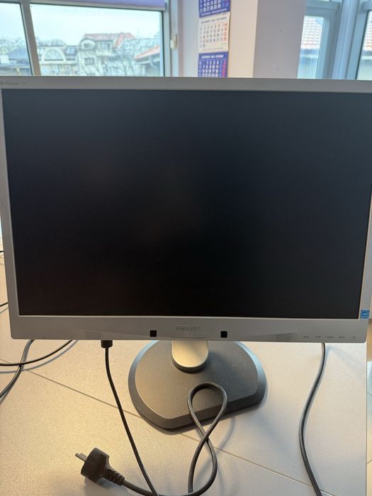 Монитори     Dell P2317H и Philips 220P4LPYES/00