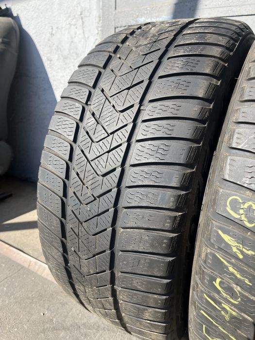 2 бр. зимни гуми 245/40/18 Pirelli MO DOT 3422 4,5 mm