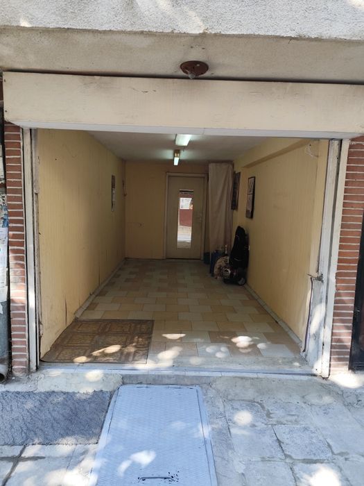 Дава се под наем Гараж / Паркомясто в Варна, Лятно кино Тракия - 15 кв.м за 200 € - Снимка #1