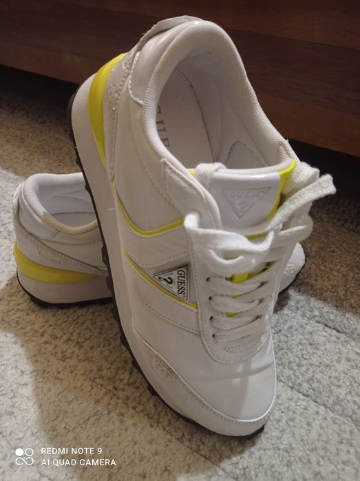 Маратонки,сникърси бели Guess