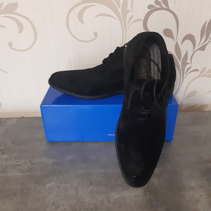 Vand pantofi marimea 42