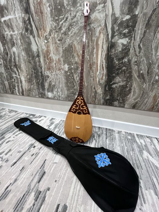 Домбыра детский + чехол в хорошем состояние