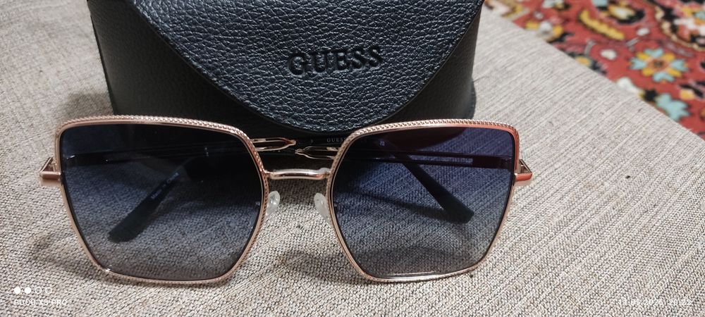 Солнечные очки Guess