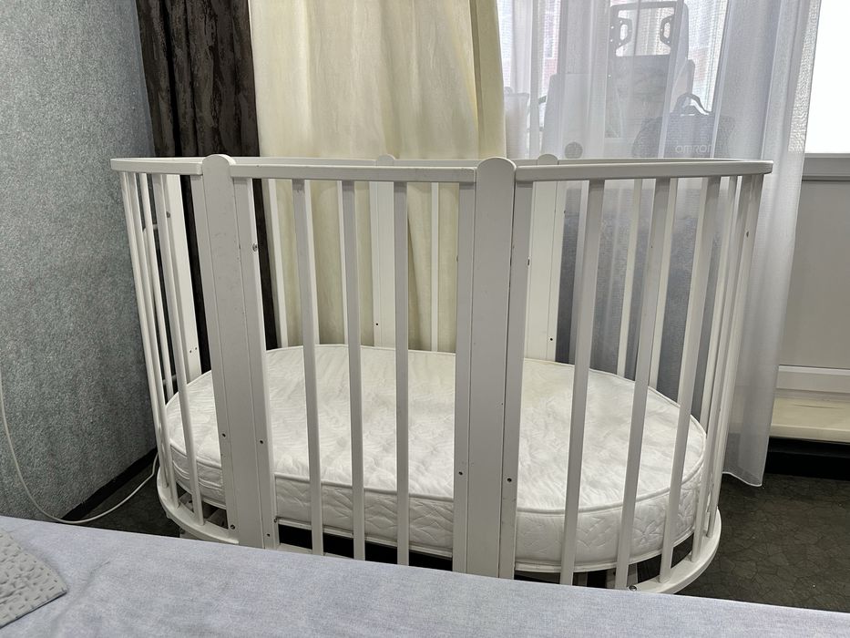 Детская кровать с маятником