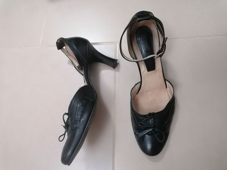 Pantofi negri, piele, mărimea 39, stare foarte buna