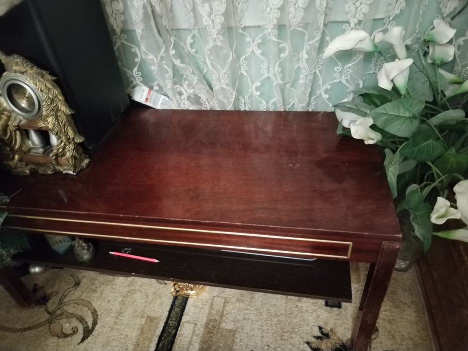 Журнальный столик