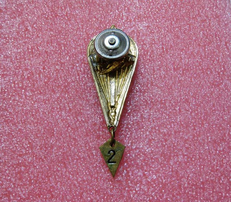 Парашютист - на тяжелом металле.