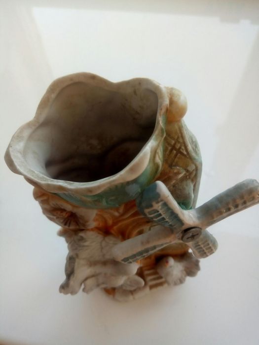 Подставка для ручек и карандашей.