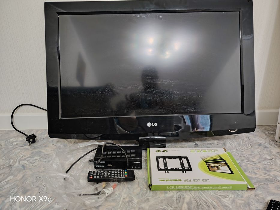 Телевизор LG  диагональ 90