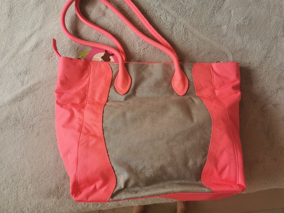 Geanta bebe noua, cu etichetă