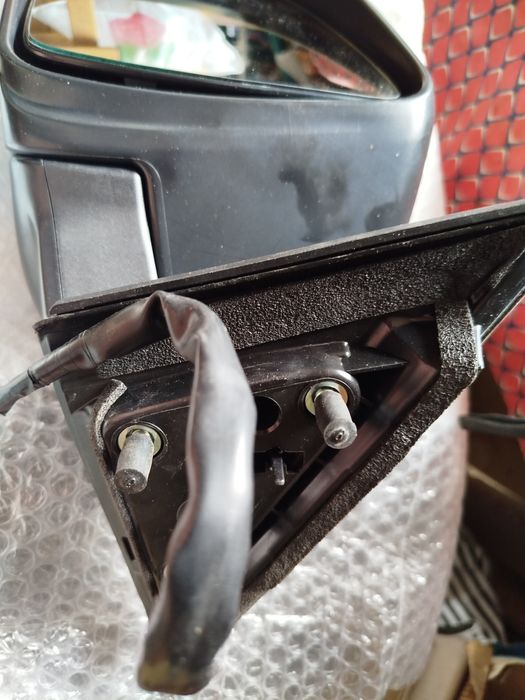 Продается зеркало автомобиля.