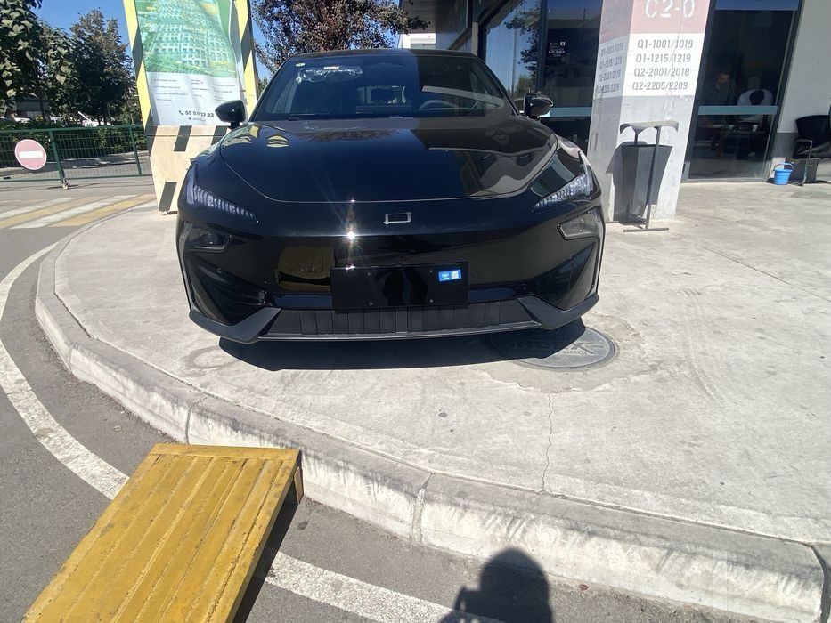 Bestune yue 08 elektromobil