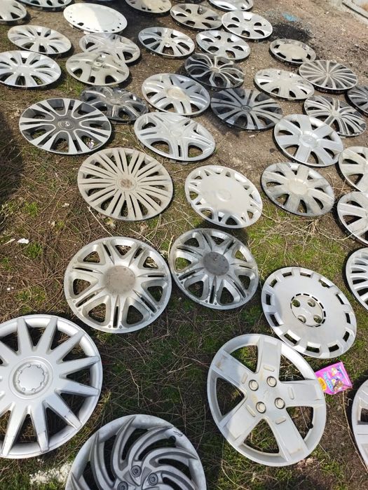 Калпаки разные. Комплектов нет