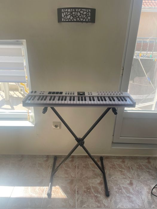 КАТО НОВА MIDI клавиатура Arturia KeyLab Essential 61 MK3 White+Стойка