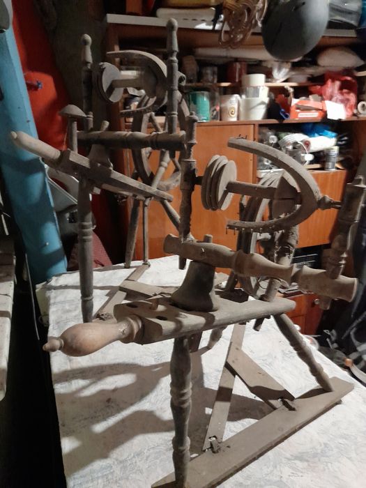 Mașină de tors mare și mică