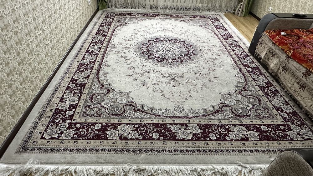 Продается ковер в отличном качестве