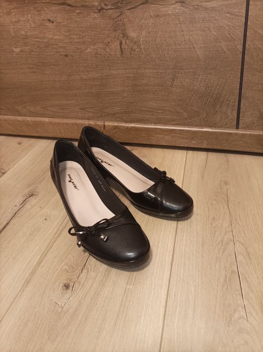 Обувки лак с еко ложа