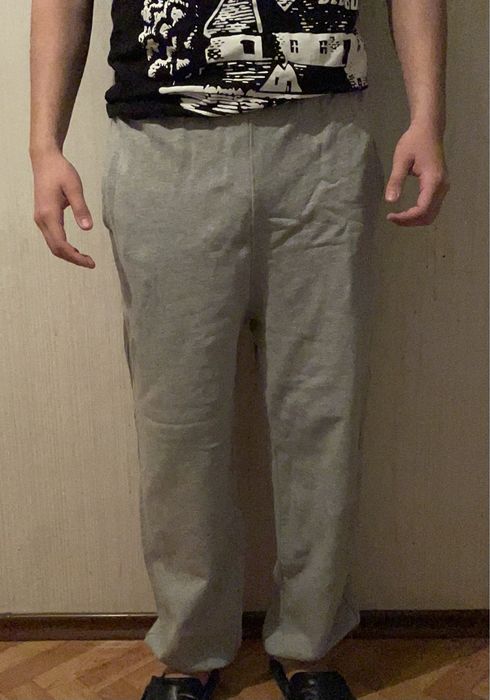 Серые спортивные штаны