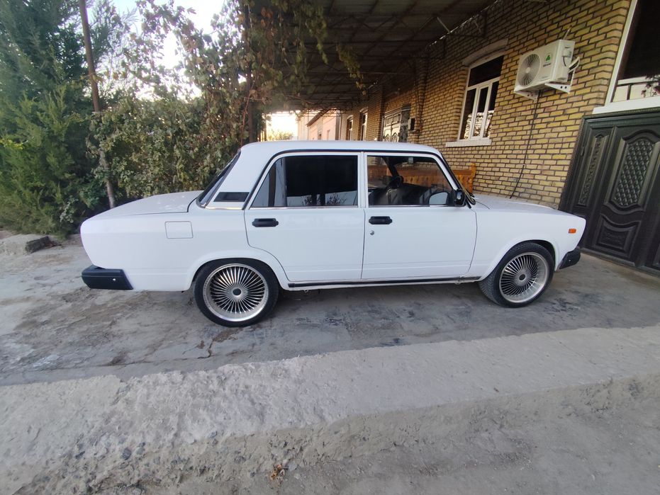 Vaz 2107 сотилади