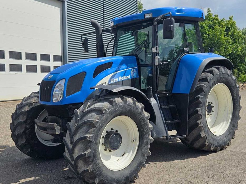 Колесный трактор New Holland T7550