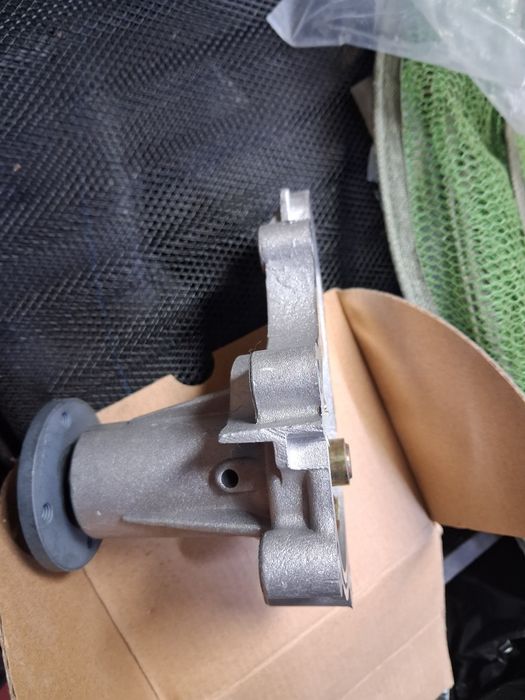 Помпа митсубиси лансер 9