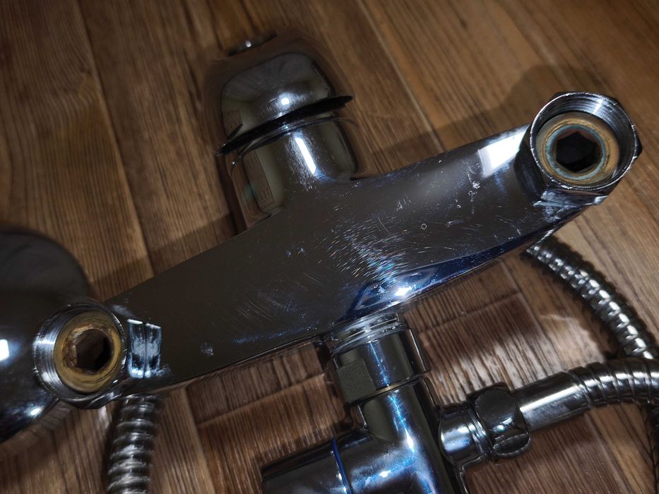 Смеситель для ванны