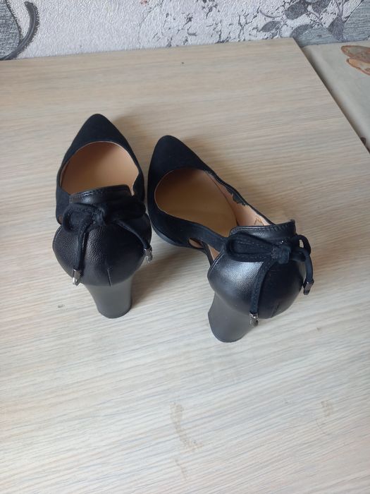 Аёллар оёк кийими