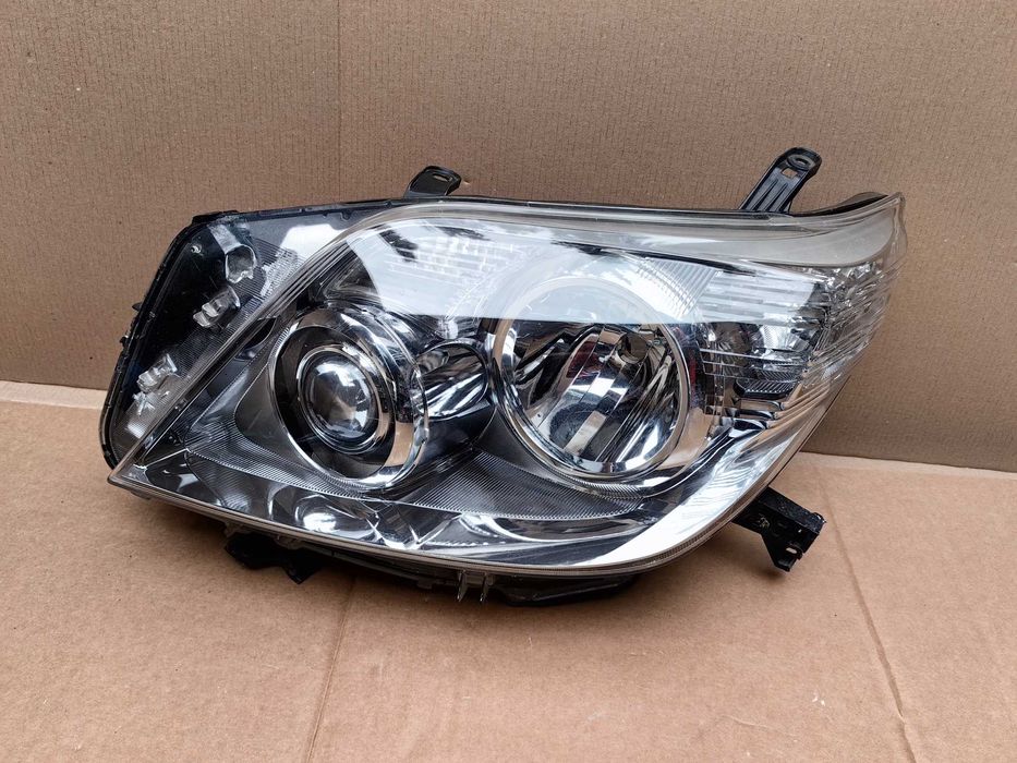 Ляв фар за Toyota Land Cruiser 150 Xenon / Тойота Ленд Круизер Ксенон