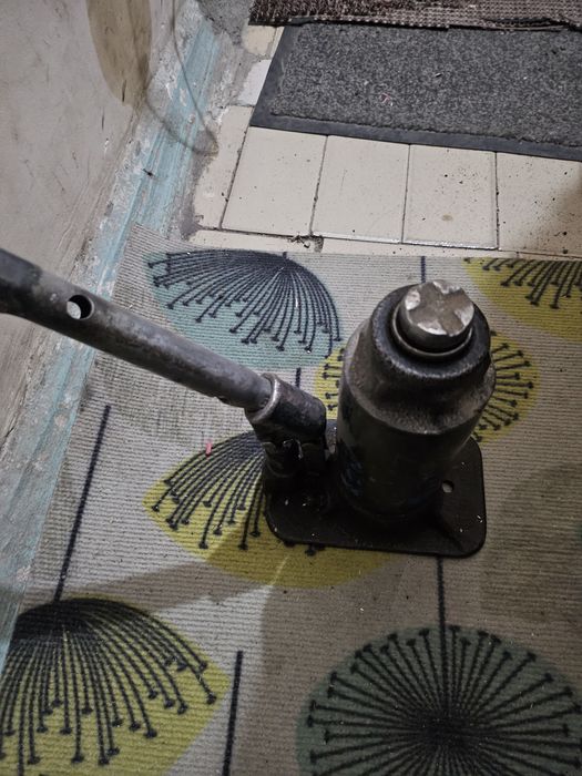 Продам домкрат рабочий