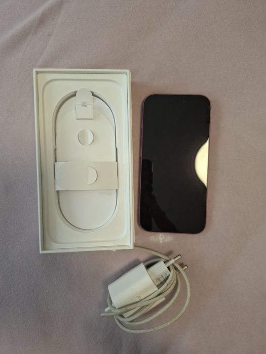 iPhone 16 - Pink