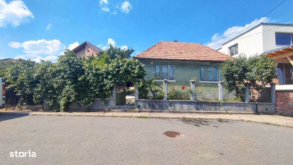 Vând casă cu teren mare în cartierul Dâmbul Rotund