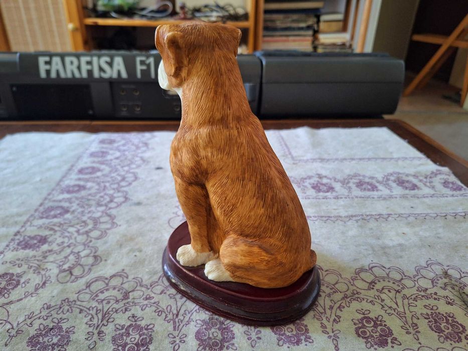 Фигура на куче булдог