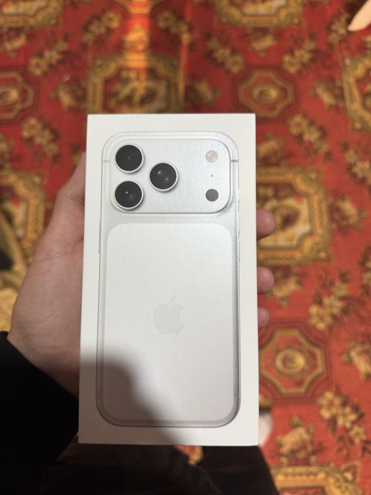 Айфон 17 про серый