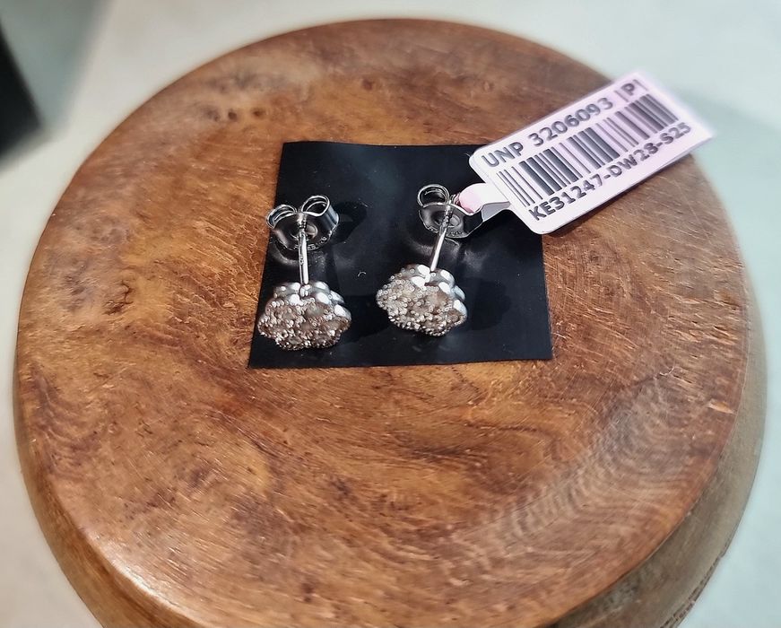 Cercei de argint cu diamante - cadoul ideal