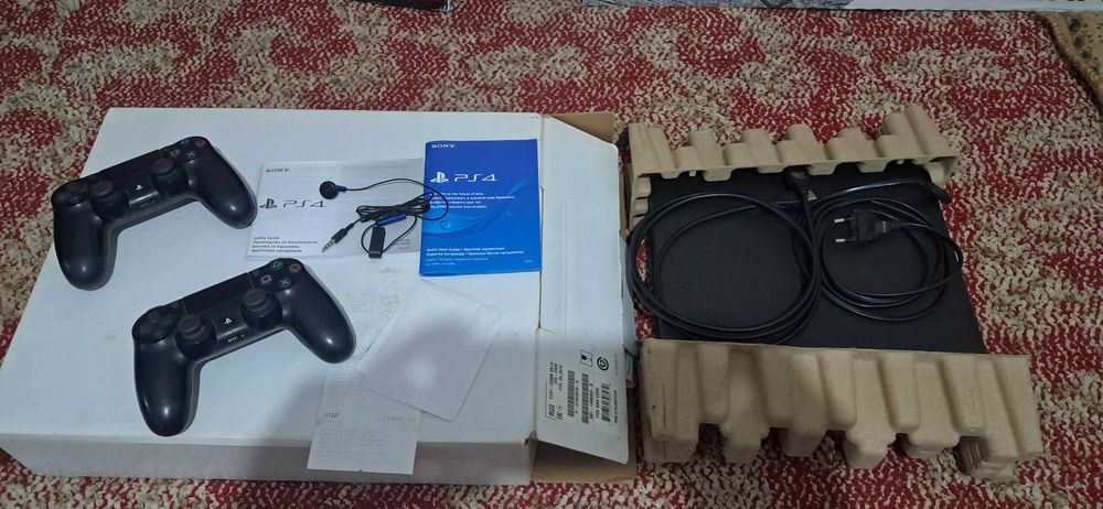 Продам PS4 слим 1 тб