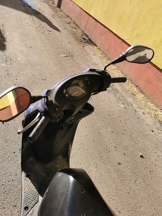 Schimb, Vând scuter Piaggio 50 cc 4t limitat 25kmh, si Yamaha Neo'S 50cc 2t