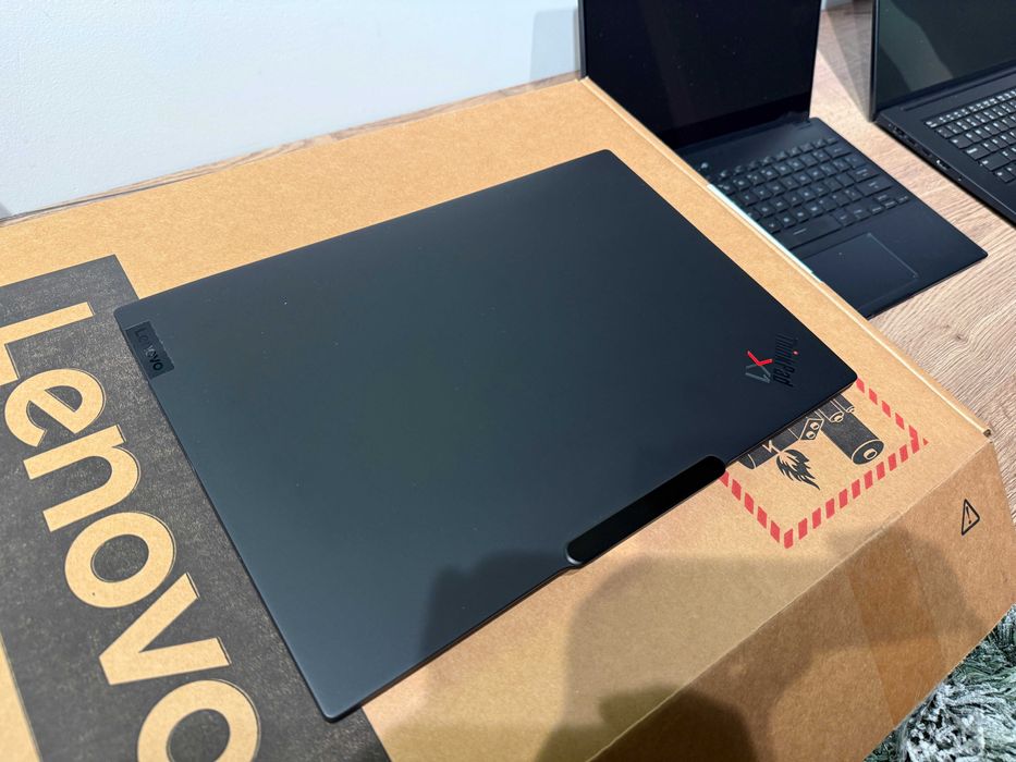 Laptop Lenovo X1 Carbon Gen 13 2.8K OLED Ultra 7 258V 32GB Ram 1TB SSD