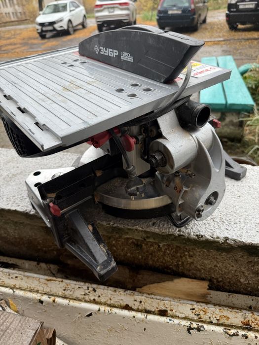 Продам тарцовачную пилу ЗУБР