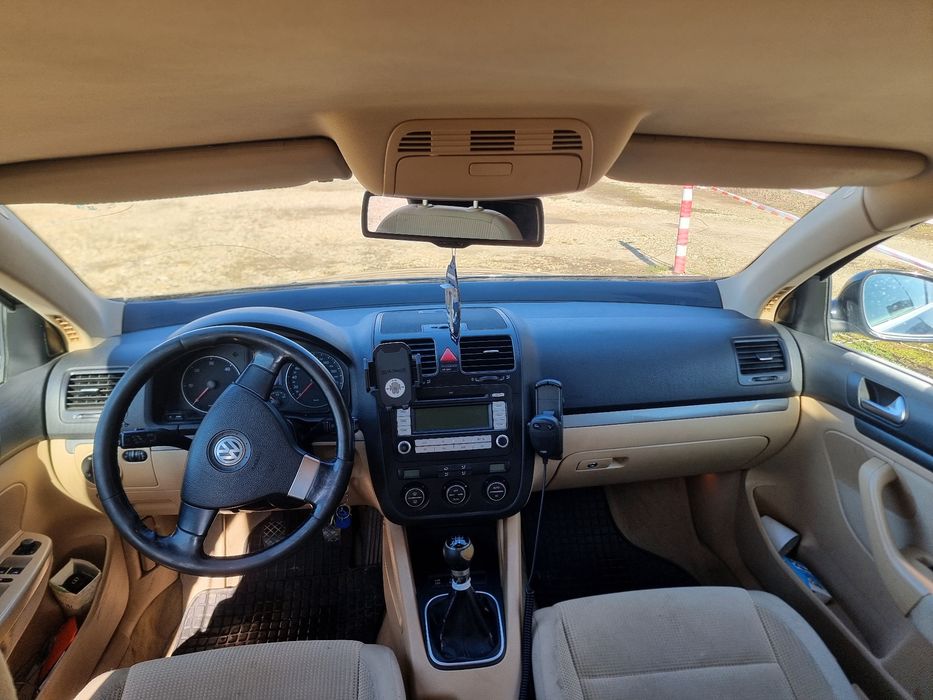Vând Golf 5 1.9 TDI