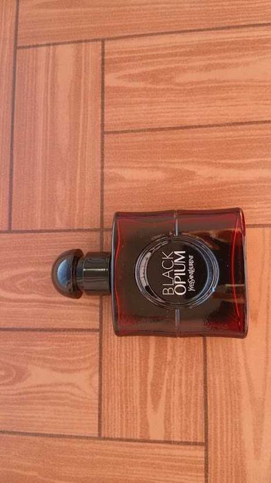 Yves Saint Laurent Black Opium Over Red si portfard Vito and Joe